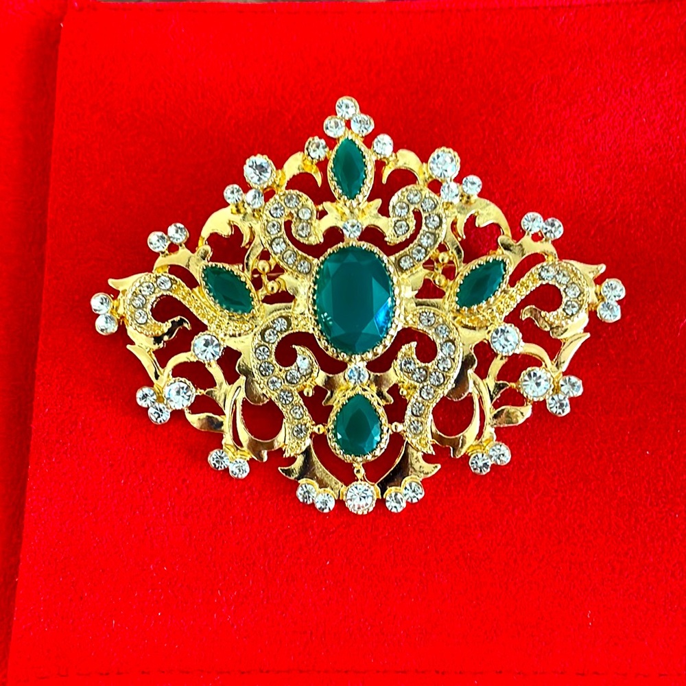 Emerald-Rhinestone Victorian Vintage Brooch